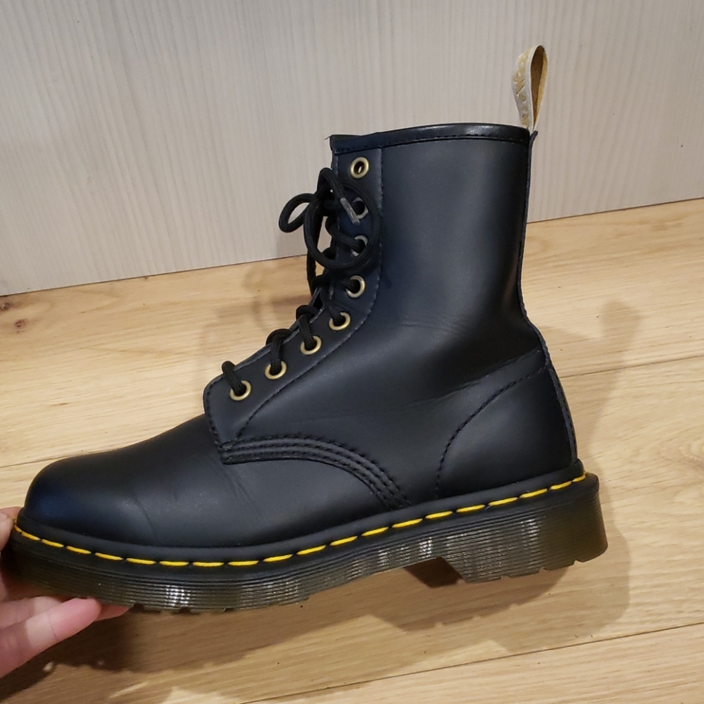 Like new vegan leather dr martens 1460 boots pascal sz 6 - Picture 3 of 10
